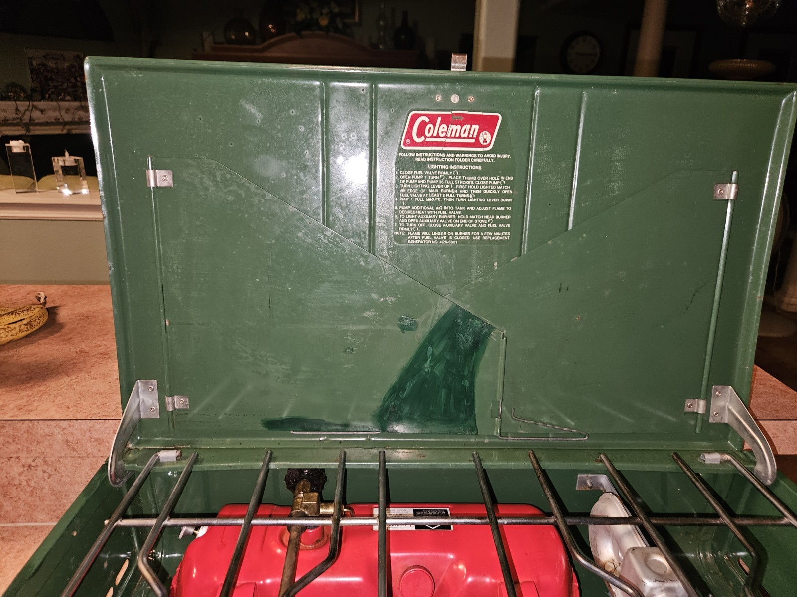 Coleman 413H Portable 2 Burner Gas Camping Stove Windscreens w/ Red Tank