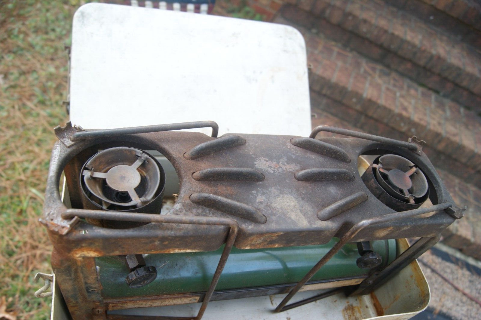 AGMCO 1944 2 BURNER MILITARY STOVE WITH ALUMINUM CASE