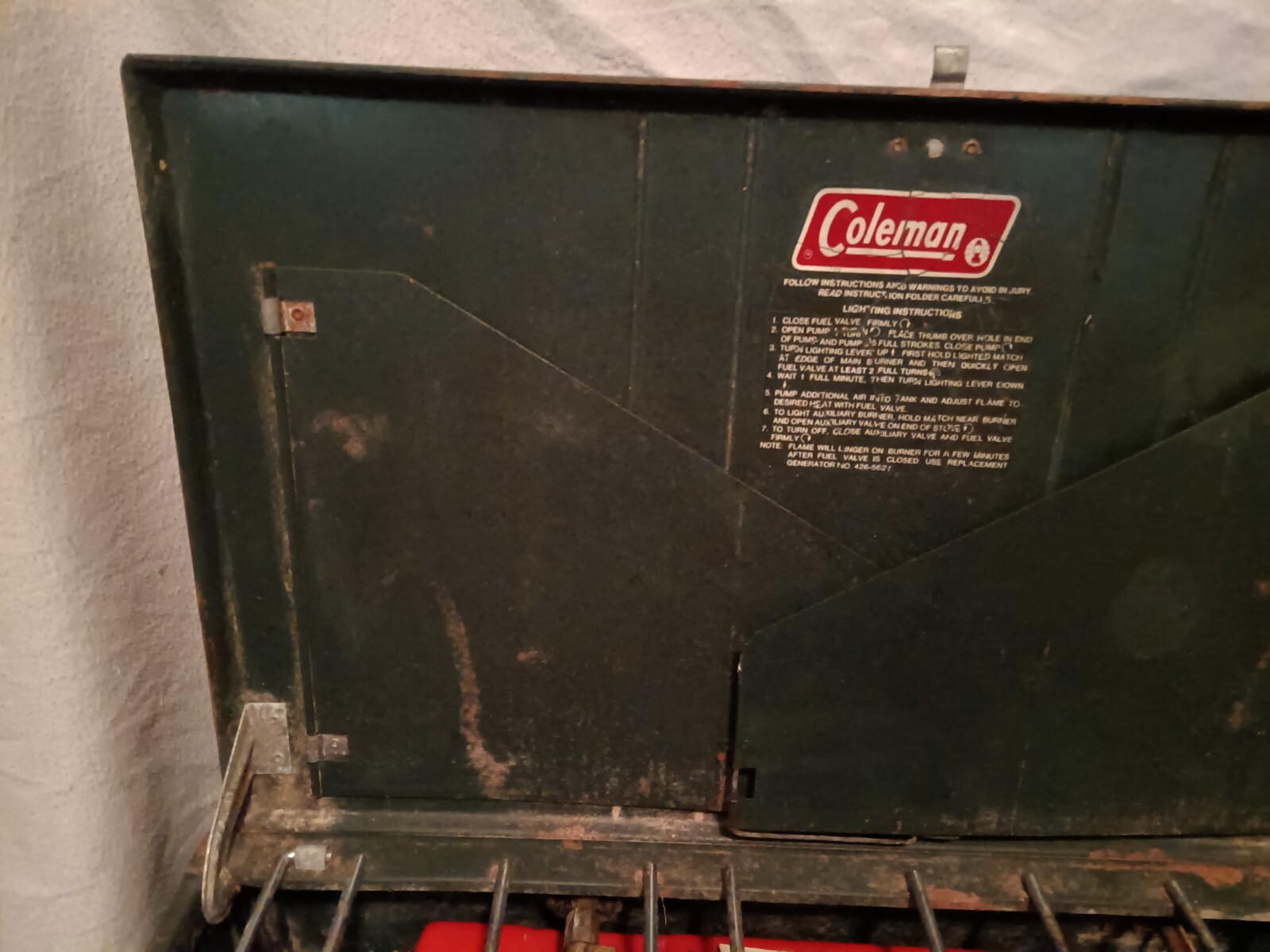 Vintage Coleman Model 413H Two Burner Green Gas Camp Stove Dated 9/84