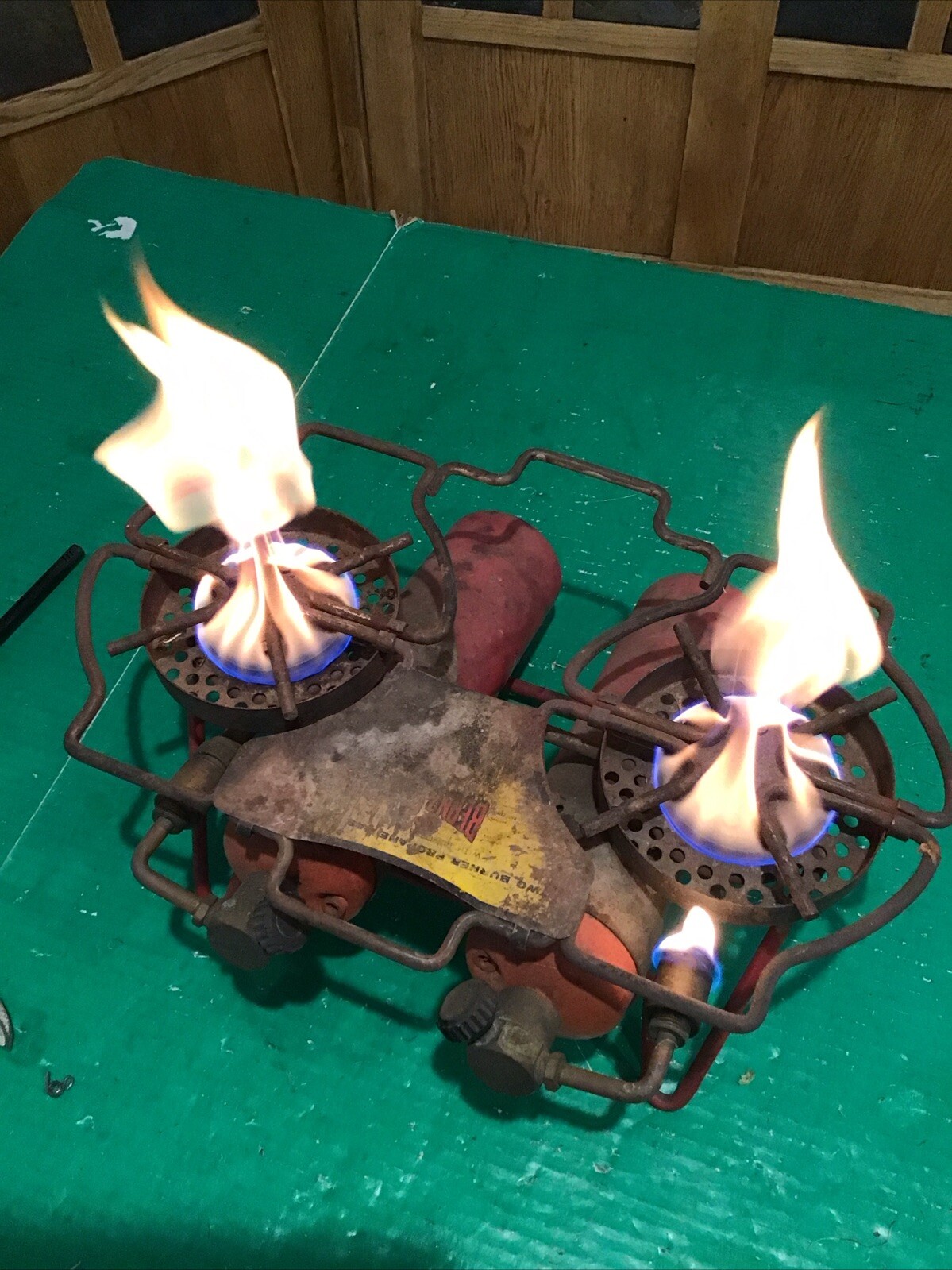 VINTAGE BERNZ-O-MATIC TX-800 PROPANE STOVE 2-Burner Needs Repair See Pics