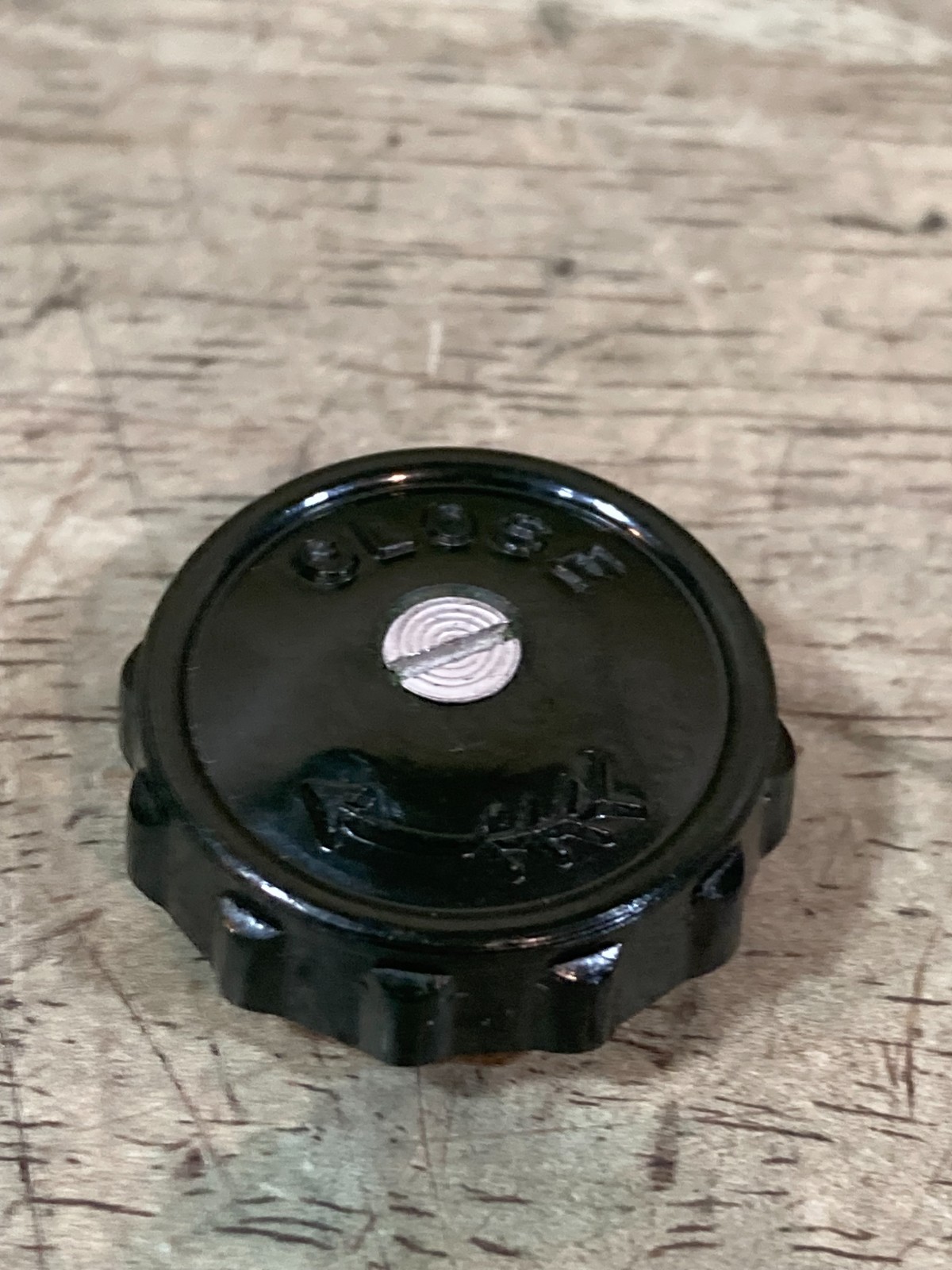 Rogers 523 Stove – Valve Wheel Knob and Screw – Off un-fired Stove