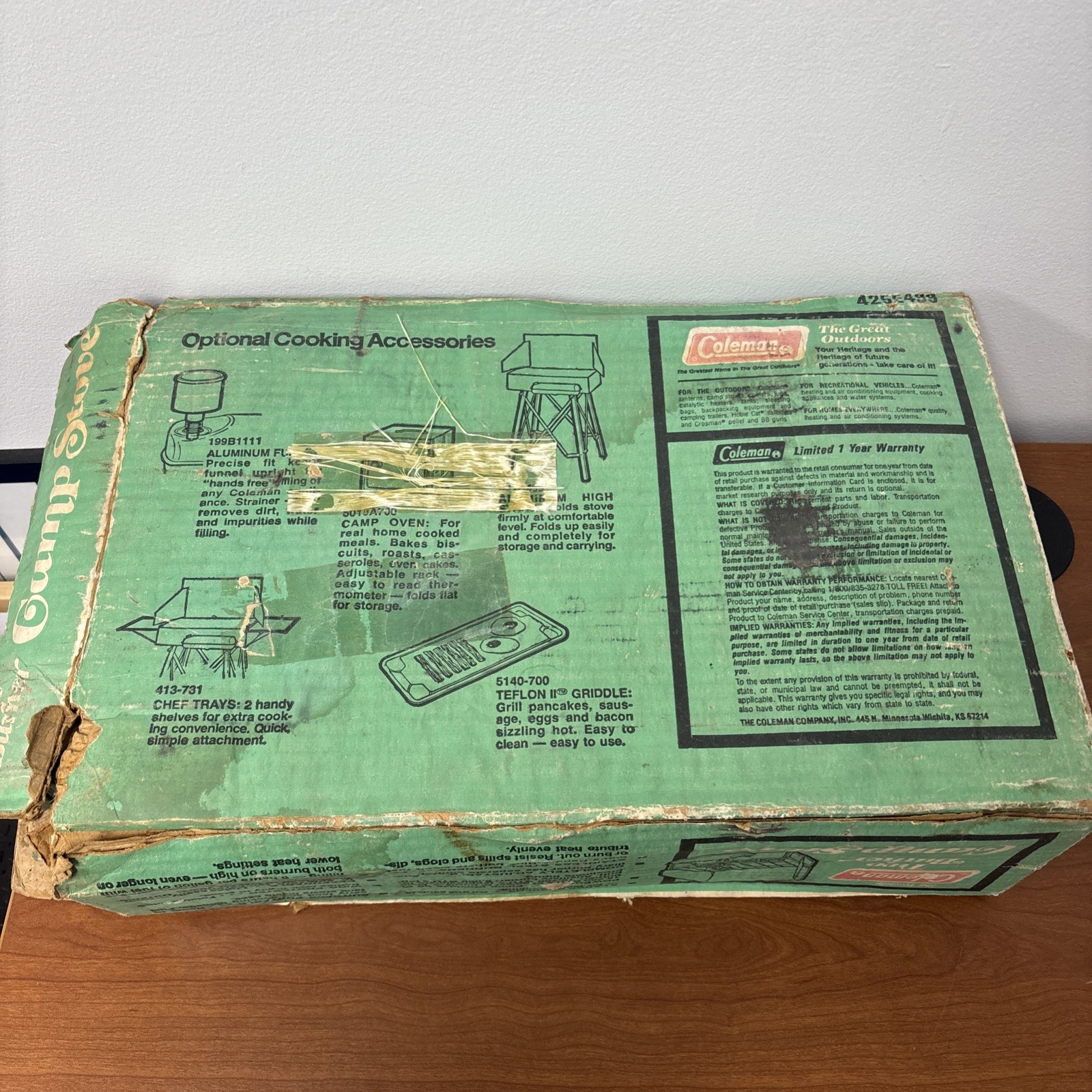 Vintage 1970s Coleman 2- Burner Camp Stove Model 425F499 w/ Original Box