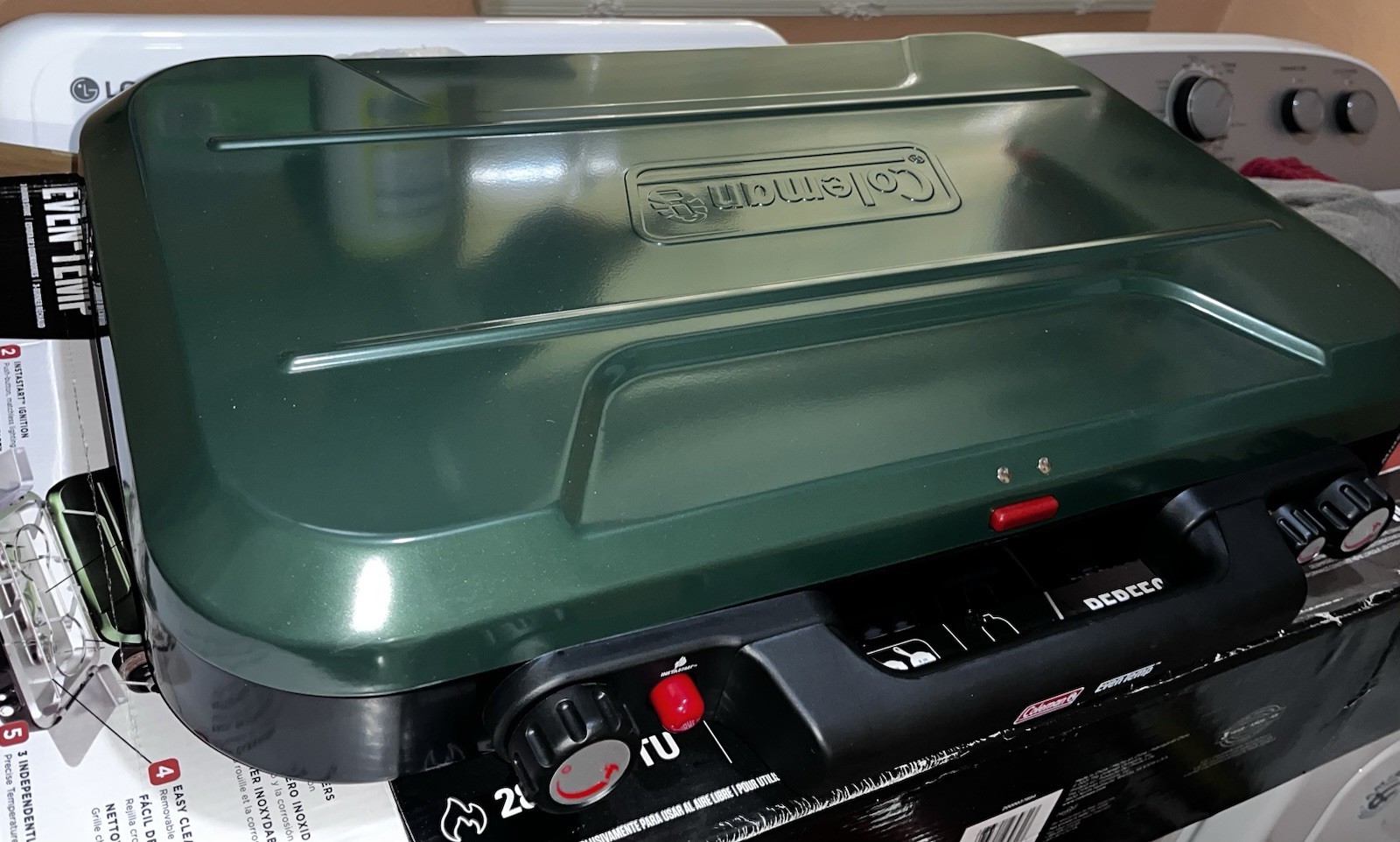 Coleman Cascade 328 3-Burner Camping Stove, Portable Cooktop with 28,000 Btus