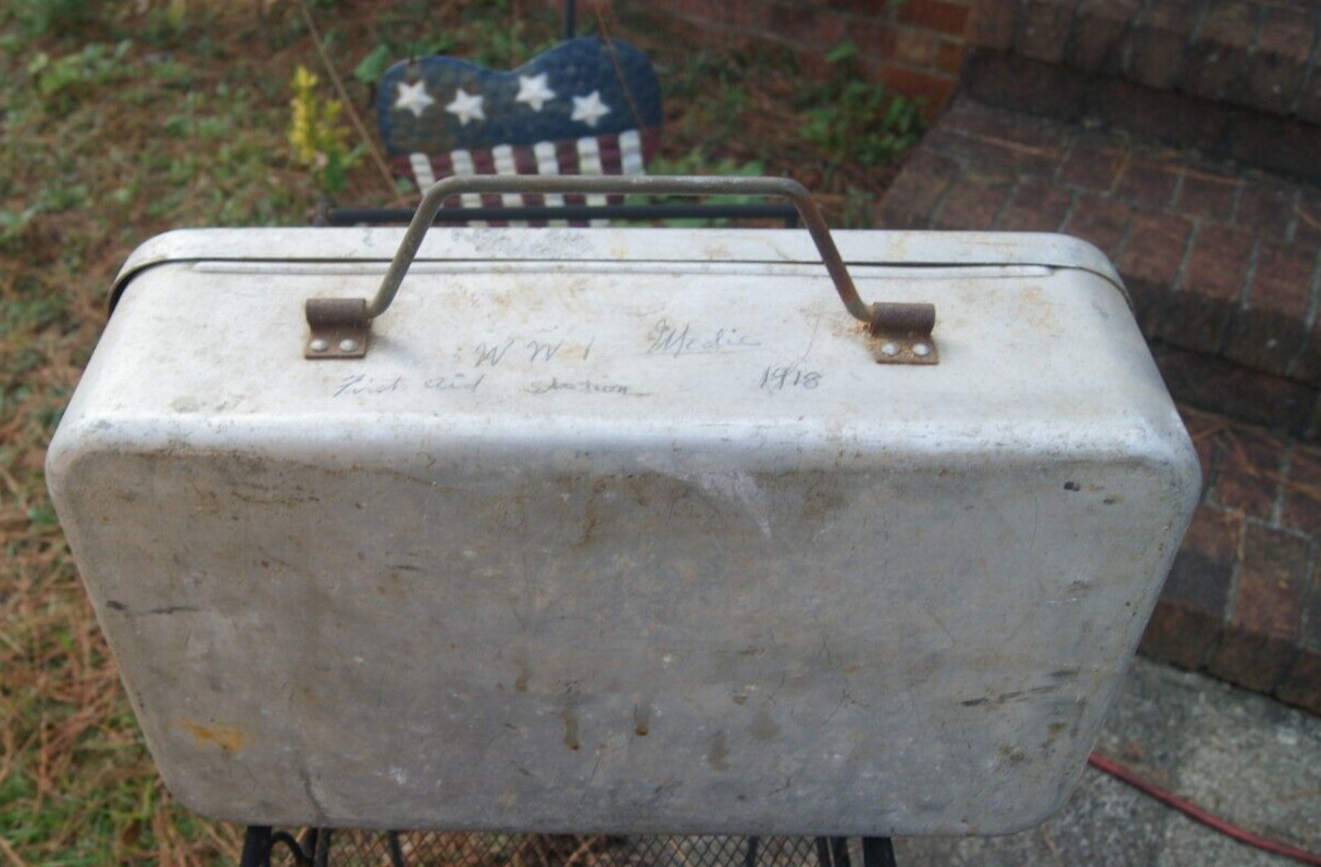 AGMCO 1944 2 BURNER MILITARY STOVE WITH ALUMINUM CASE
