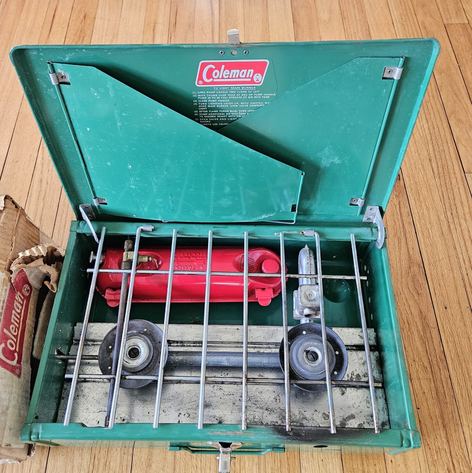 Coleman 2 Burner Camp Stove Model 425 E for camping fishing hunting looks unused