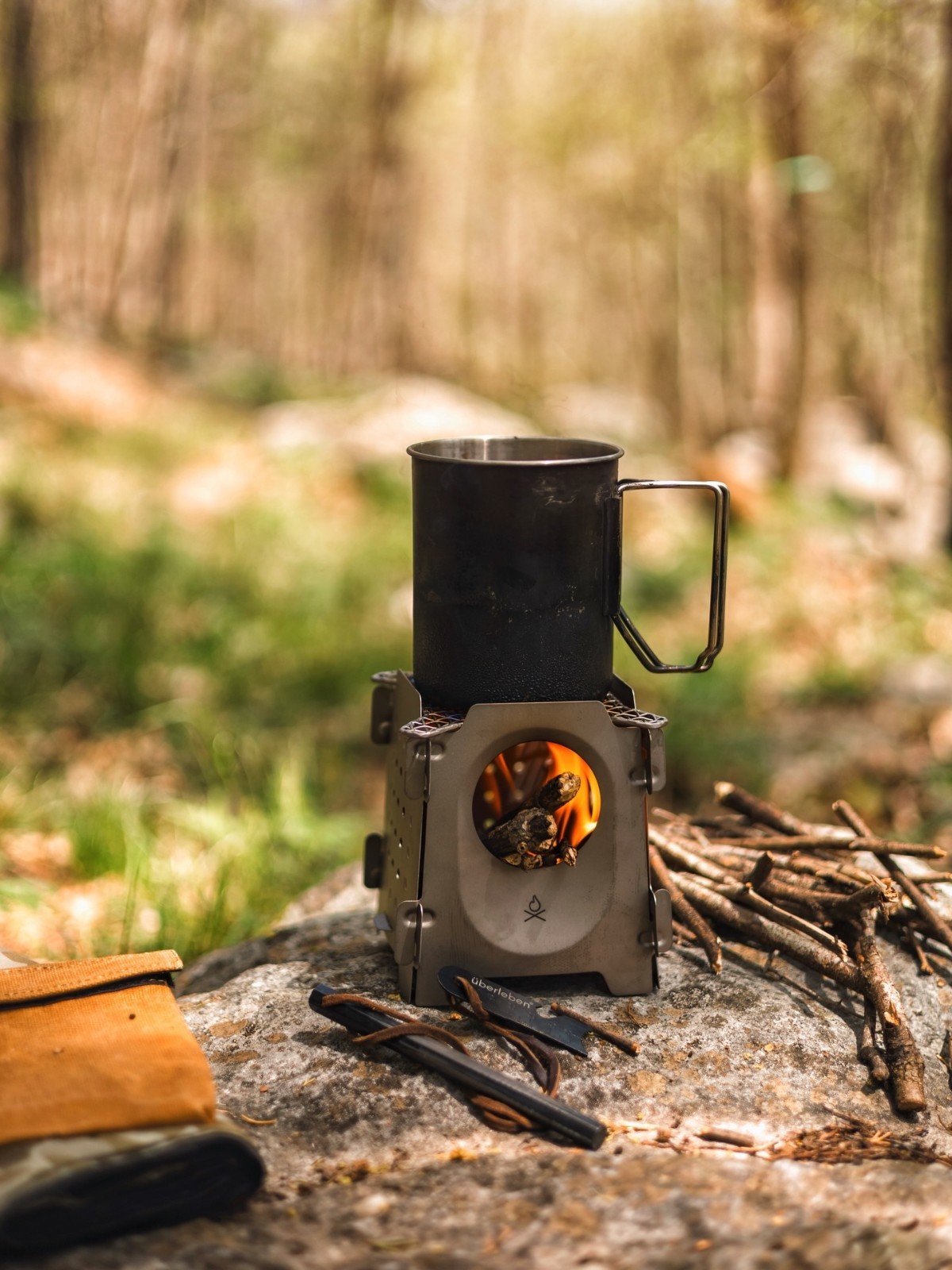 Uberleben Stoker Wood Burning Camp Stove Flatpack Twig Stove Ultralight Titanium