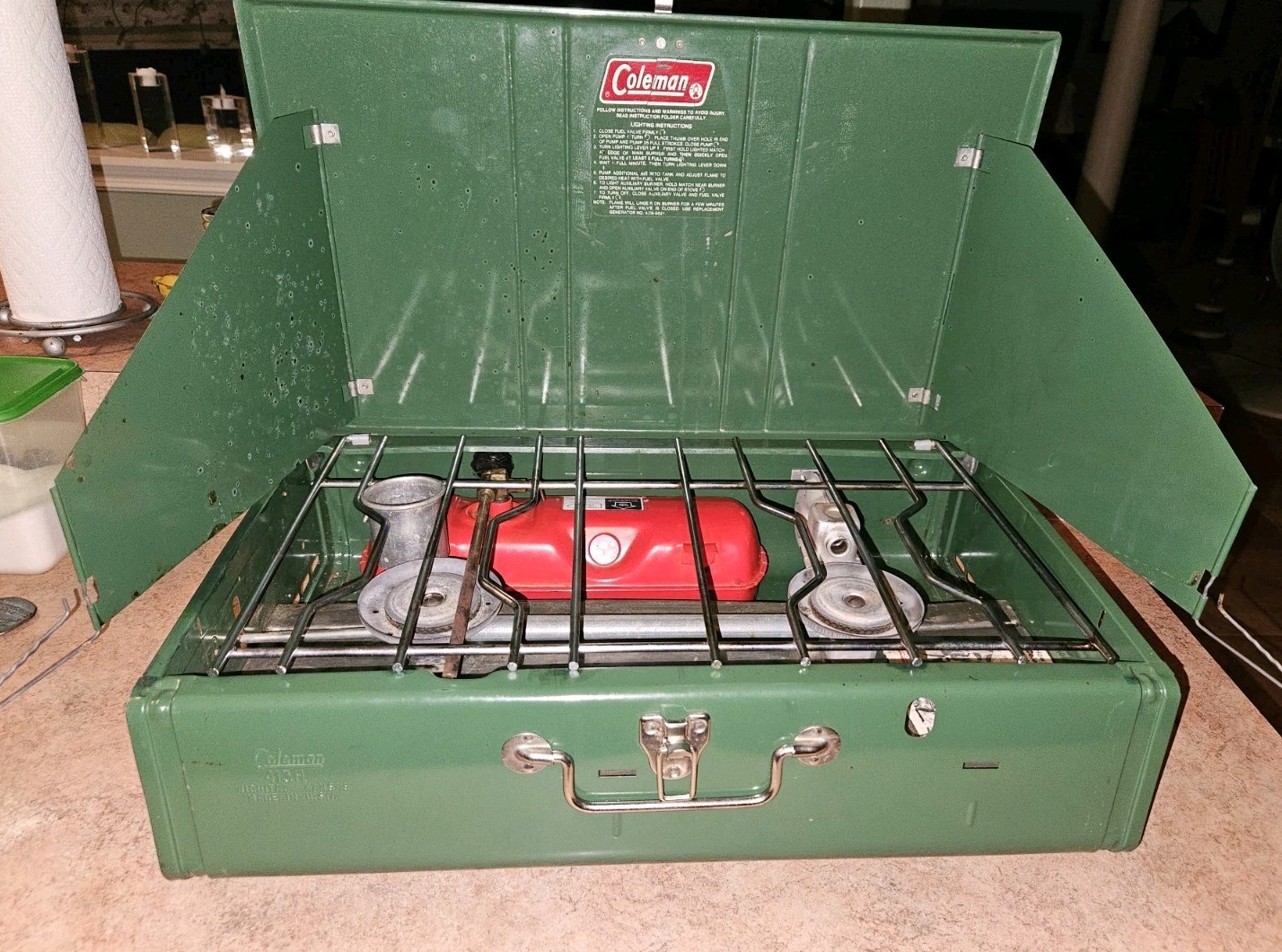 Coleman 413H Portable 2 Burner Gas Camping Stove Windscreens w/ Red Tank