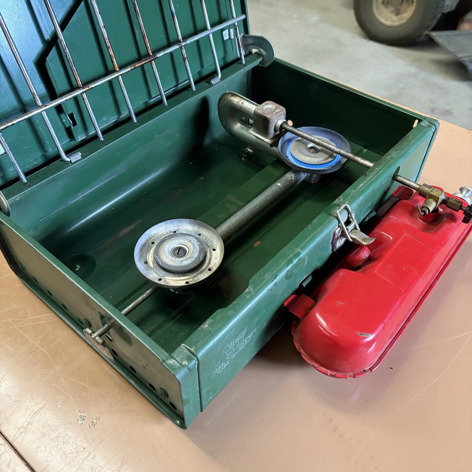 Vintage Coleman 425E Dual Burner Camp Stove 1978 Working No Box USA Prepper !