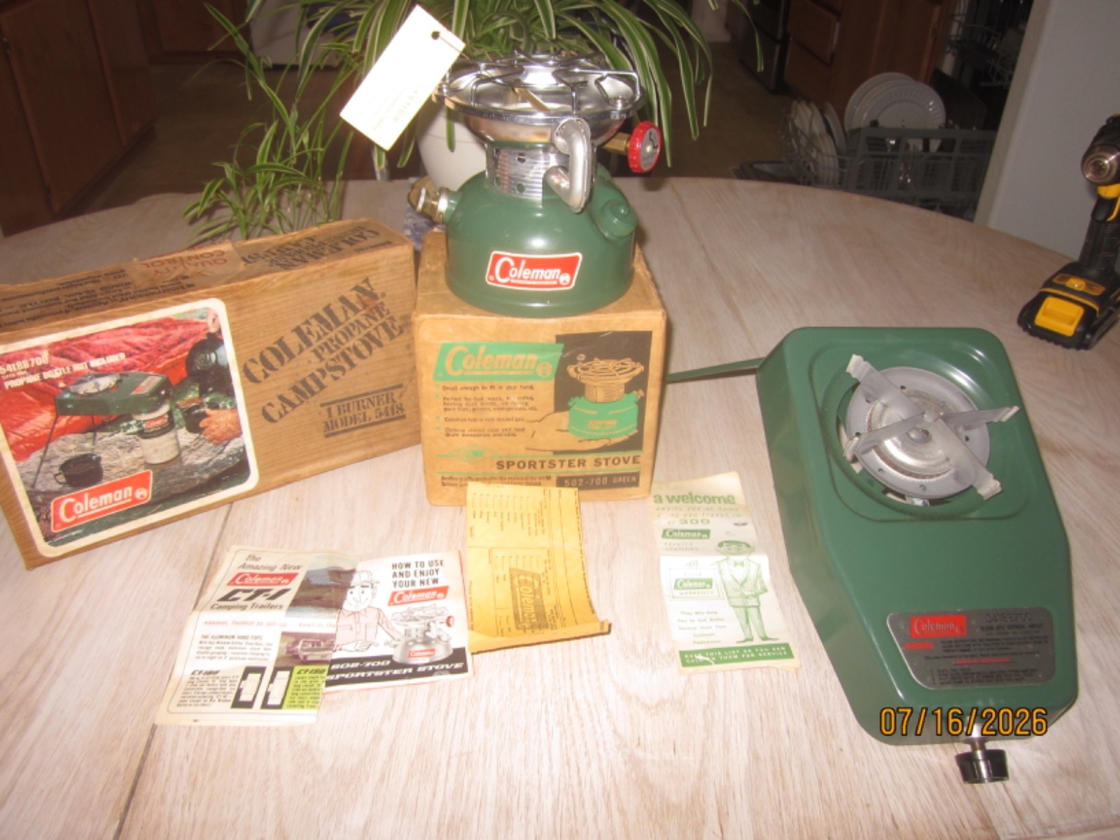 2 VTG NEVER USED & IN ORIG BOXES COLEMAN SINGLE BURNER STOVES-1, #502 & 1, #5418
