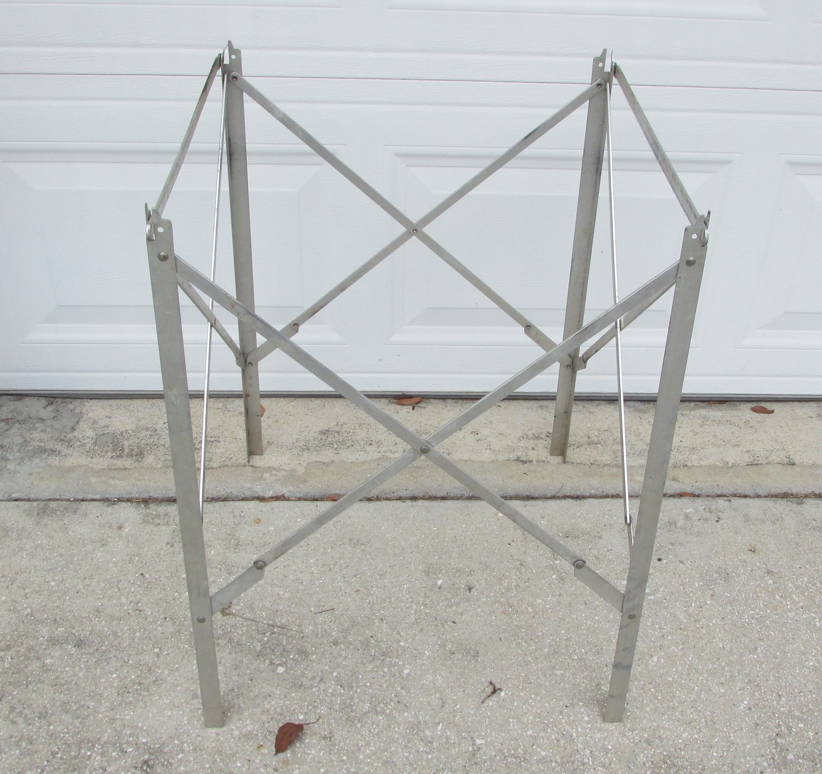Vintage Coleman Folding Aluminum High Stand for Camping/Cooler/Stove 26″ Tall