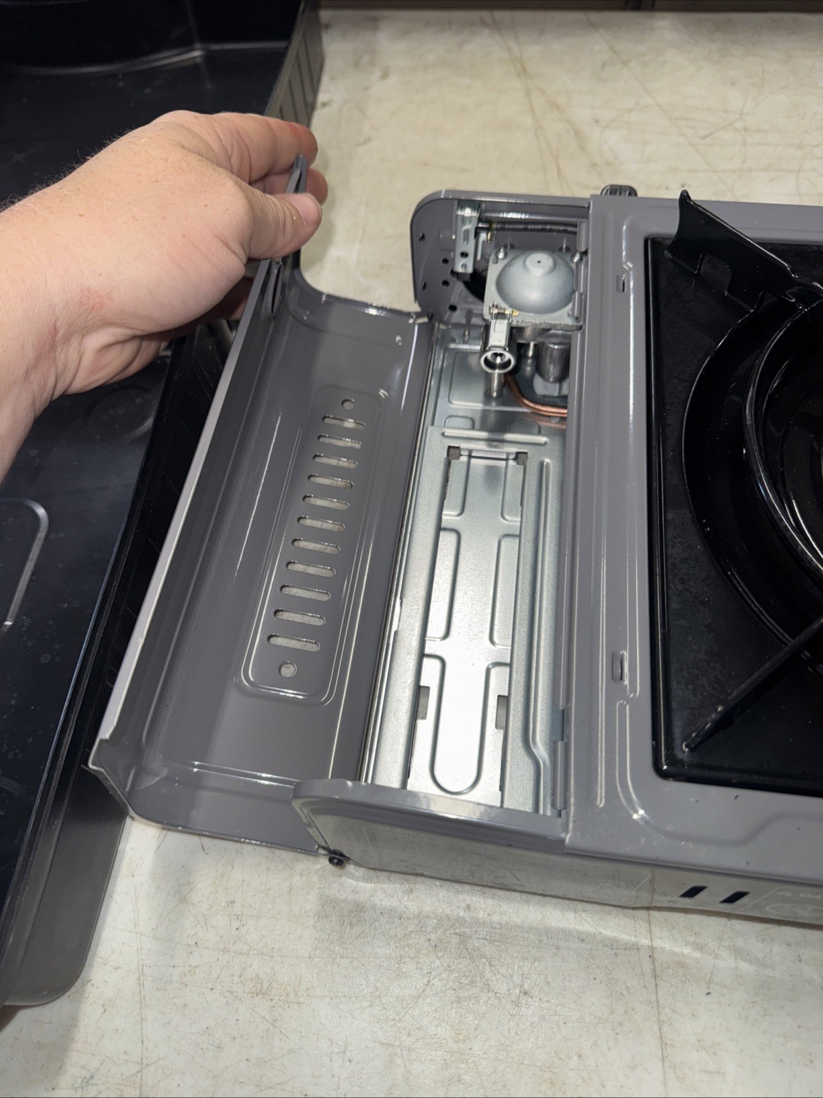 COLEMAN PORTABLE BUTANE CAMPING STOVE W/ CASE MODEL 2800 SERIES