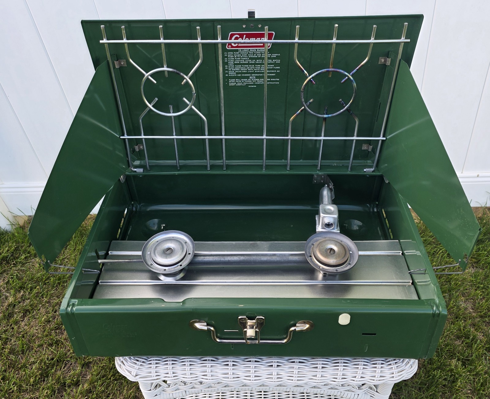 Vintage Coleman 413G / 413G499 2 Burner Camp Stove w/ Original Box Great Shape