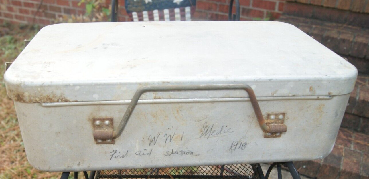 AGMCO 1944 2 BURNER MILITARY STOVE WITH ALUMINUM CASE