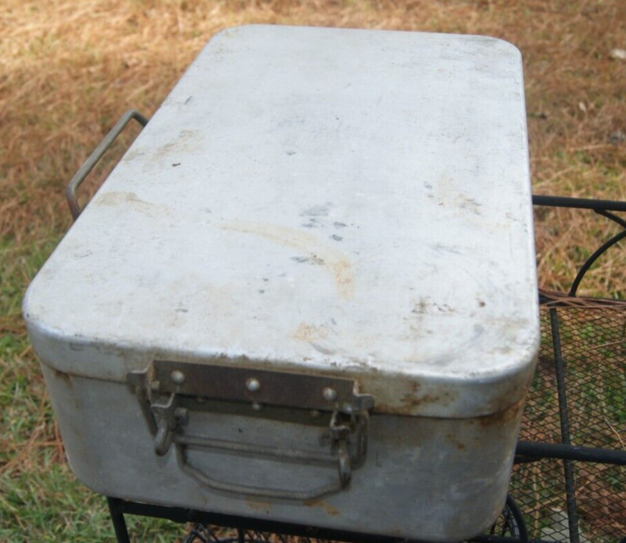 AGMCO 1944 2 BURNER MILITARY STOVE WITH ALUMINUM CASE