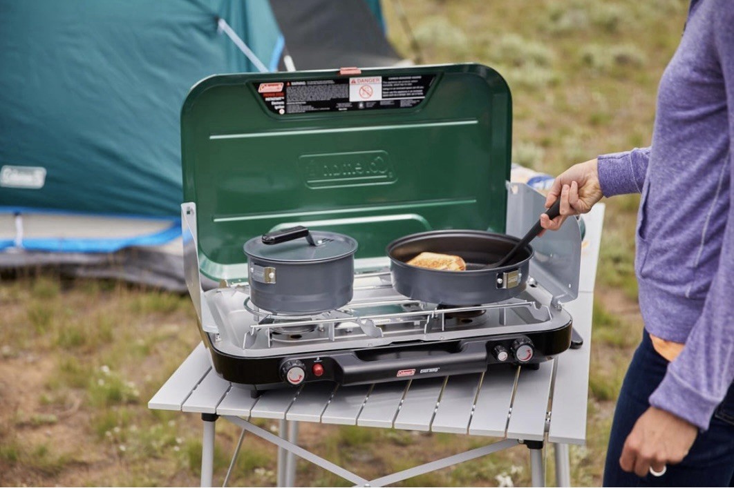 Coleman Cascade 328 3-Burner Camping Stove, Portable Cooktop with 28,000 Btus