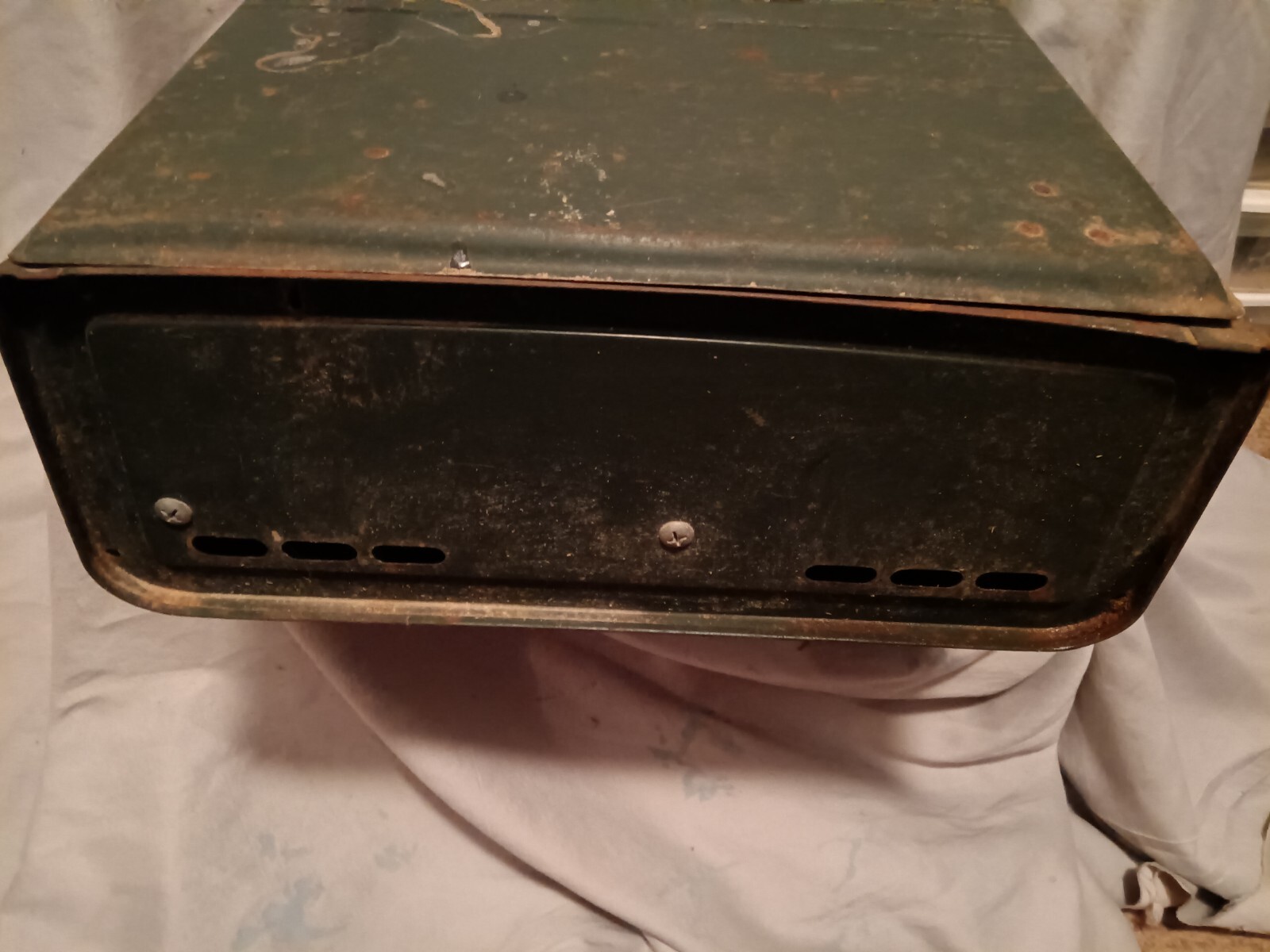 Vintage Coleman Model 413H Two Burner Green Gas Camp Stove Dated 9/84