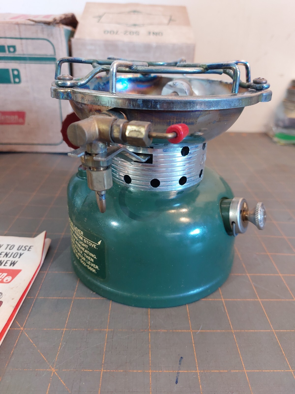 COLEMAN 502-700 SINGLE BURNER CAMP STOVE 1970 w BOX 502-800 Kit