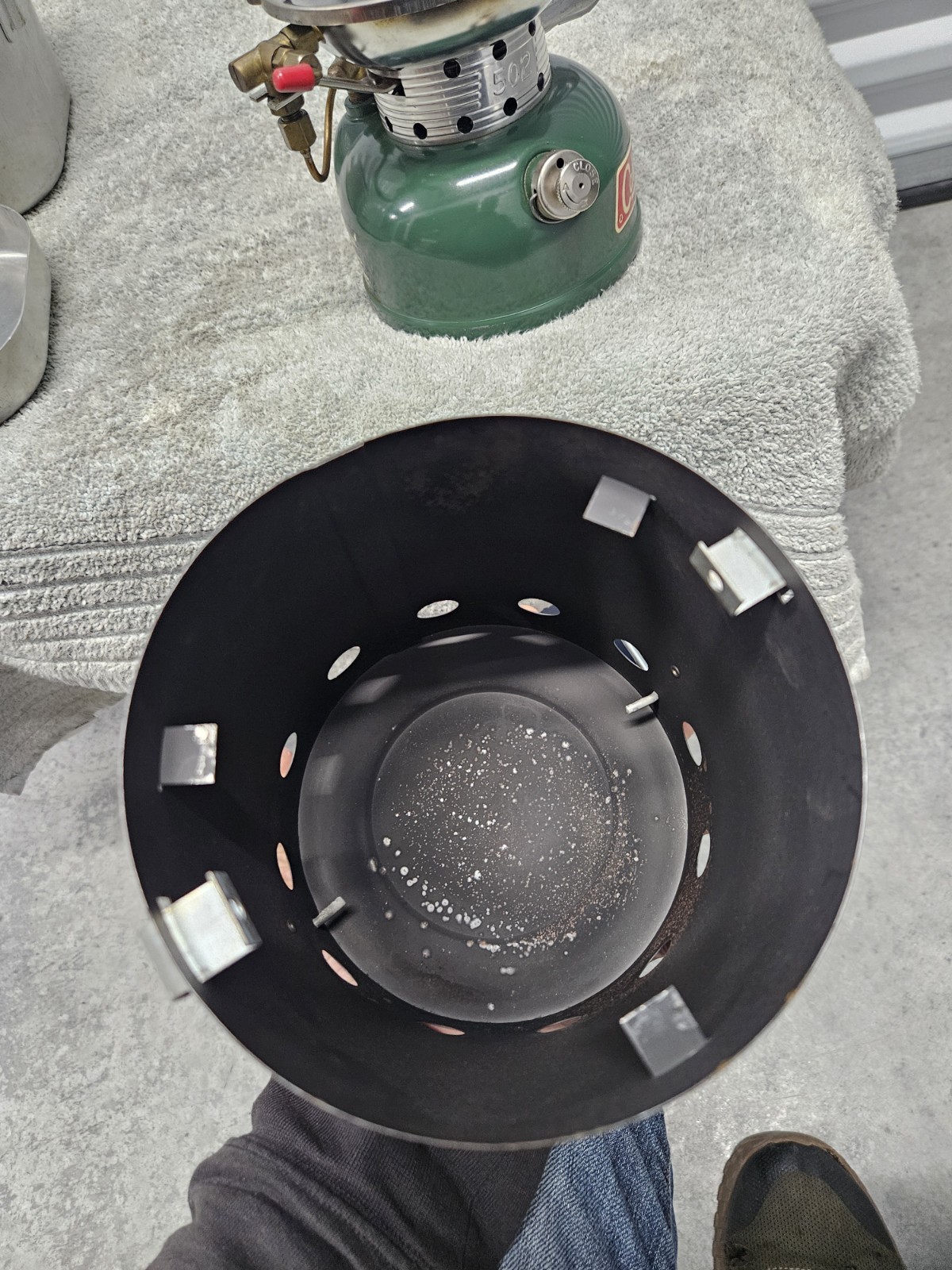 1971 COLEMAN 502 Single Burner Camp Stove With Aluminum Cook Kit Case Heat Drum