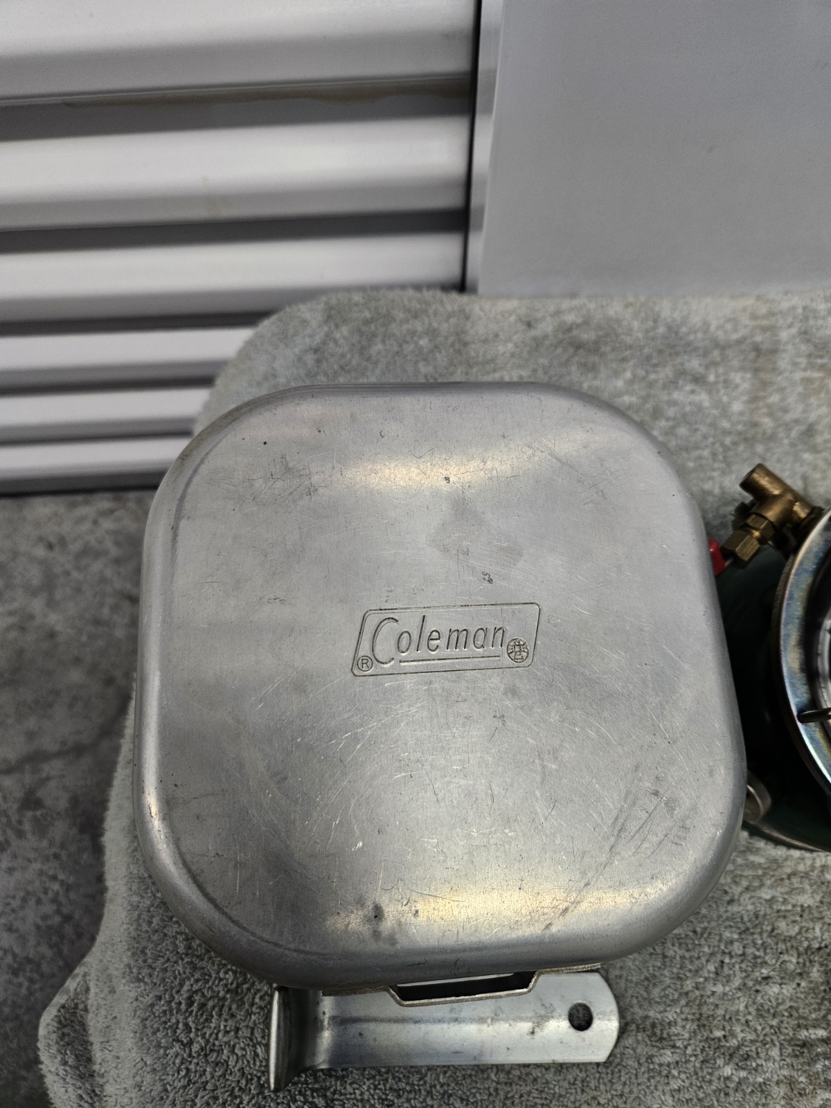 1971 COLEMAN 502 Single Burner Camp Stove With Aluminum Cook Kit Case Heat Drum