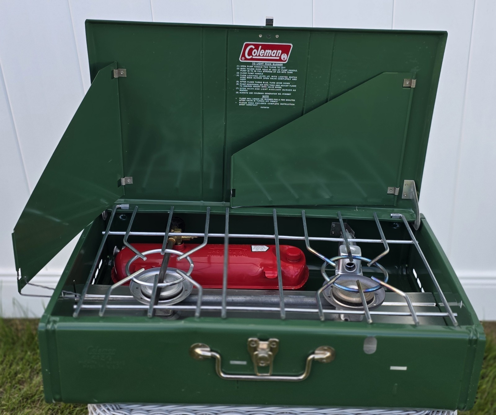 Vintage Coleman 413G / 413G499 2 Burner Camp Stove w/ Original Box Great Shape