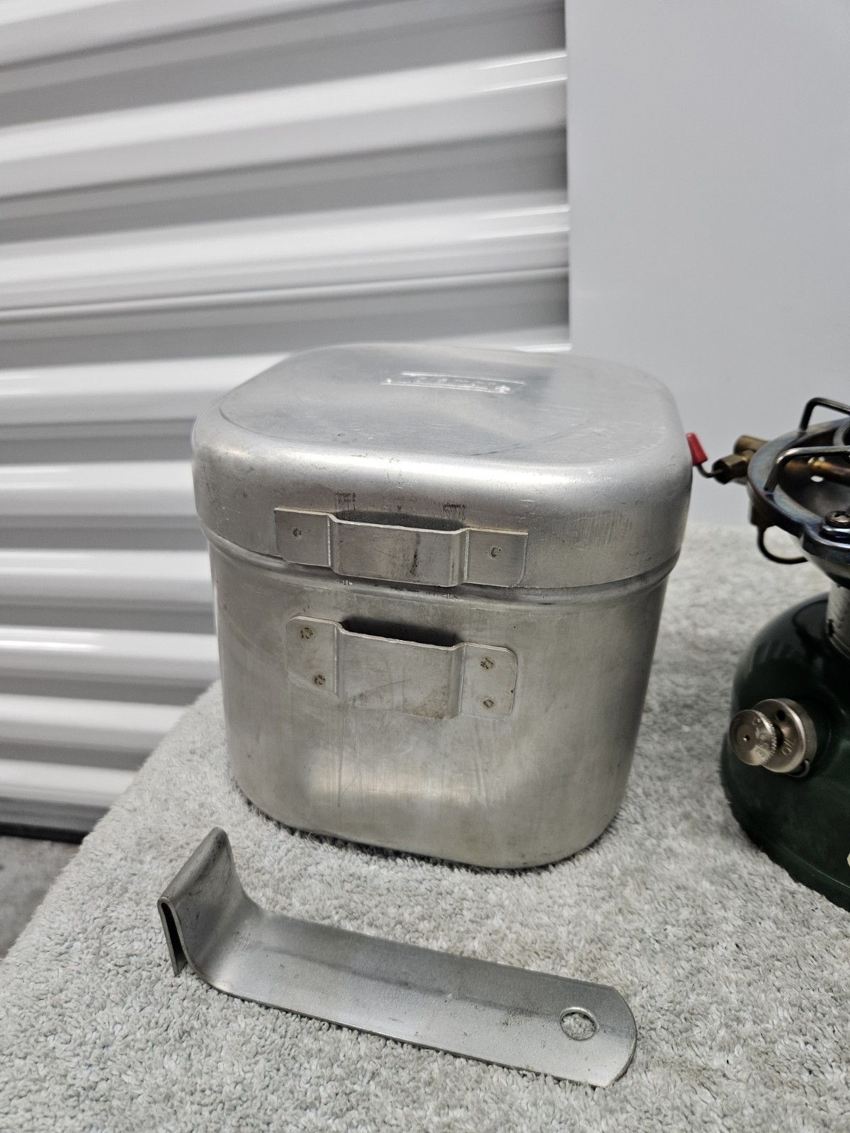 1971 COLEMAN 502 Single Burner Camp Stove With Aluminum Cook Kit Case Heat Drum