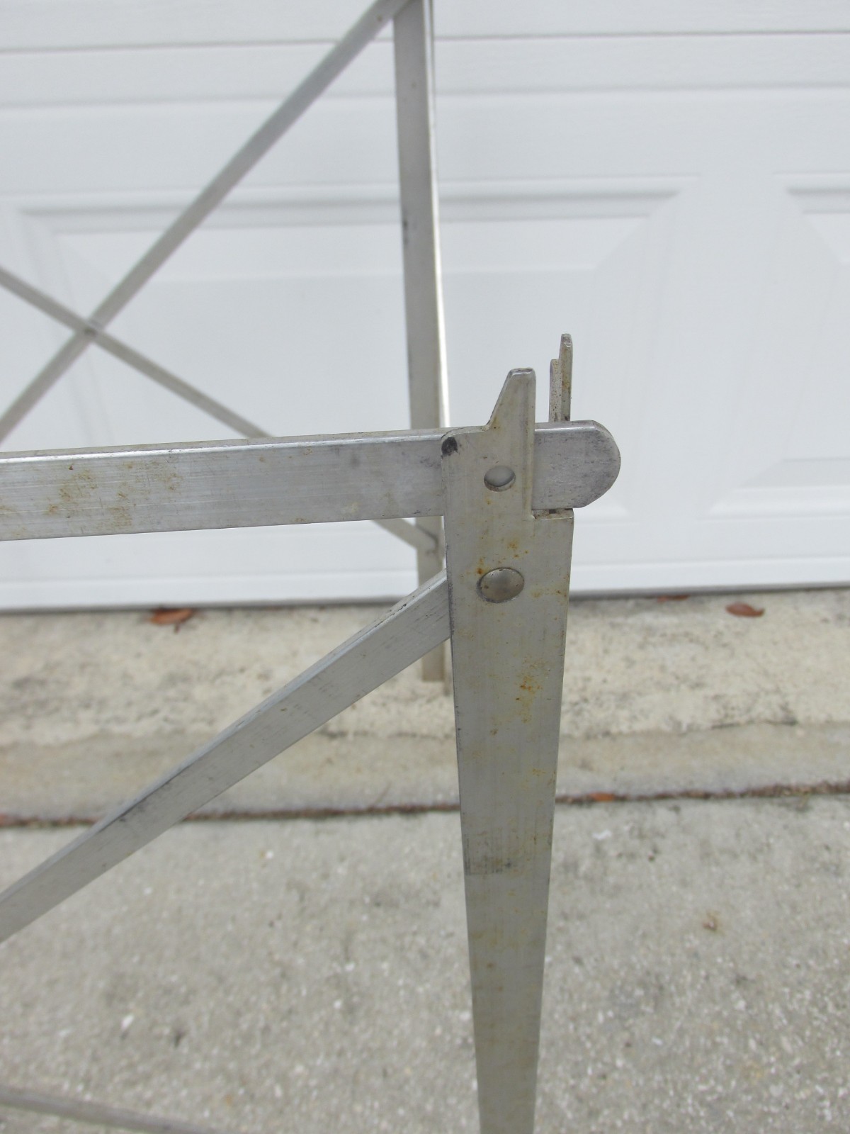Vintage Coleman Folding Aluminum High Stand for Camping/Cooler/Stove 26″ Tall