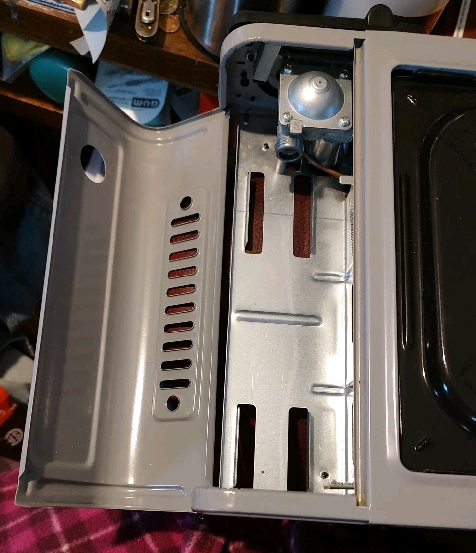 Seth McGinn’s Multi-Fuel Portable BurnerCooktop in Carrying Case Model SMDF 1401