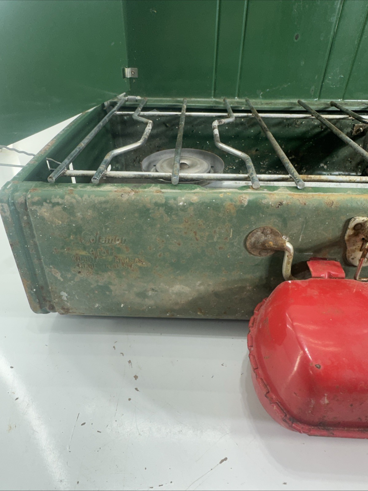 Vintage 1984 Coleman Model 413H Green Dual 2 Burner Gas Camping Stove Fuel Tank