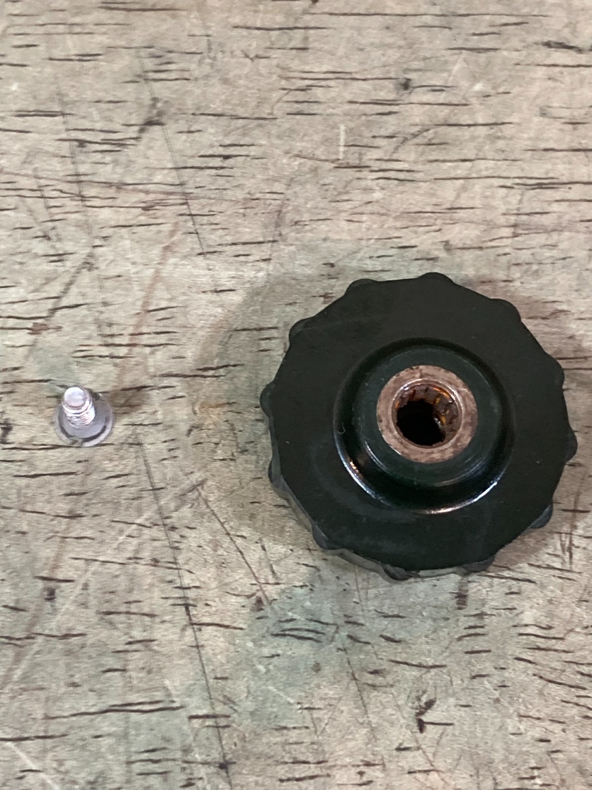 Rogers 523 Stove – Valve Wheel Knob and Screw – Off un-fired Stove