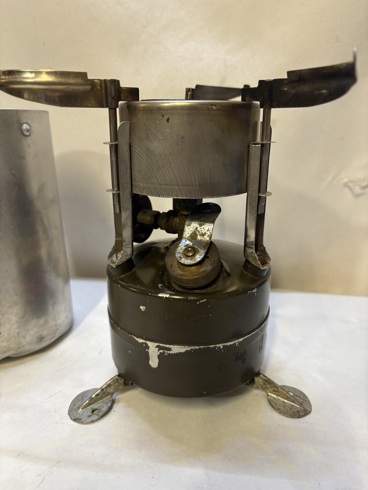 US Military Gasoline Burner Stove M – 1950 With Aluminum Case Rogers 1966