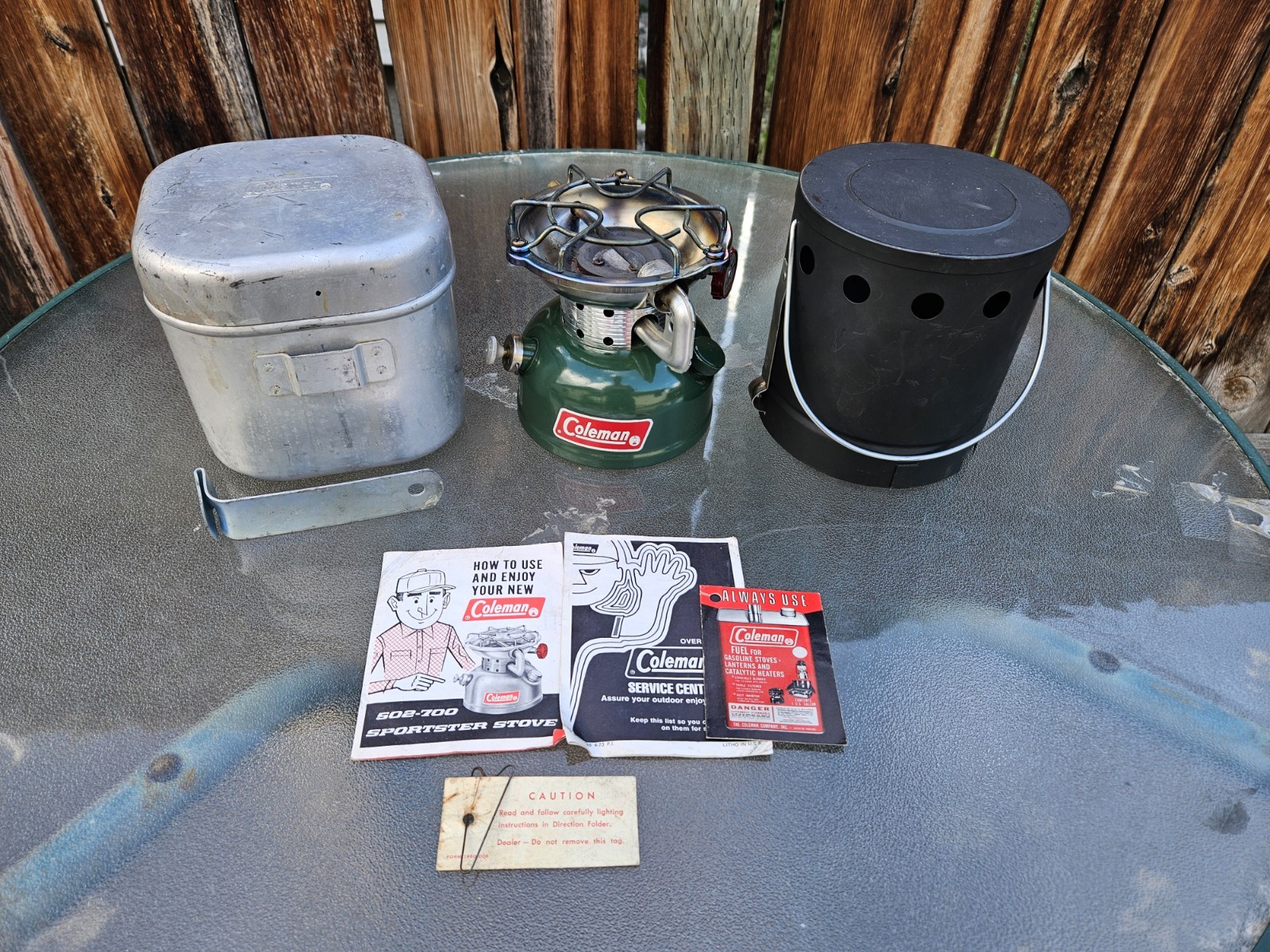 1974 COLEMAN 502 Single Burner Camp Stove With Aluminum Cook Kit Case Heat Drum